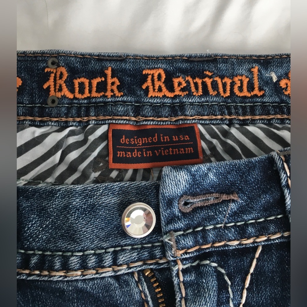 EUC Rock Revival Raven 27 heavily embroidered/embellished jean shorts. - Picture 10 of 13